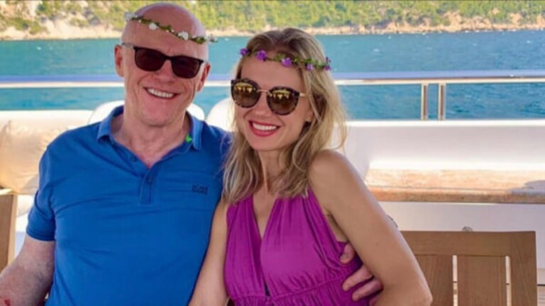 John Caudwell : 70 वर्षांचा अब्जाधीश 7व्यांदा झाला पिता; 39 वर्षीय पत्नीने दिला मुलीला जन्म 70 year old billionaire john caudwell 7th time become father