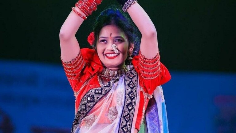 Gautami Patil च्या वादग्रस्त व्हिडीओचं प्रकरण शीतल म्हात्रेंमुळे पुन्हा तापलं… Mumbai Tak