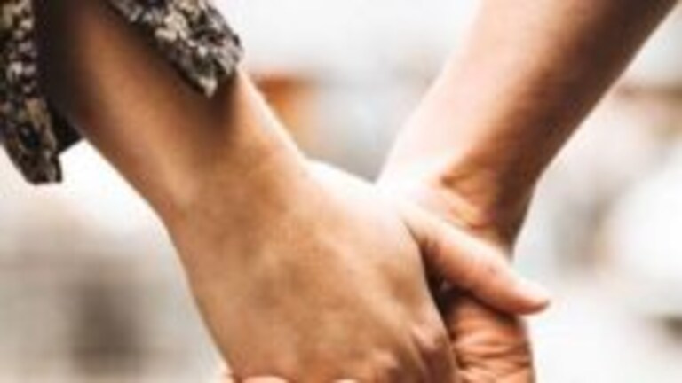 live-in relationship : गर्लफ्रेंडला परत मिळवण्यासाठी ठोठावला कोर्टाचा दरवाजा Mumbai Tak