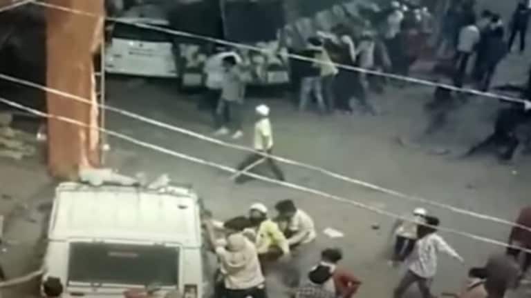 Chhatrapati Sambhajinagar : हिंसाचार करणारे सीसीटीव्हीत कैद, 6 CCTV फुटेज समोर 6 CCTV footages of Chhatrapati Sambhajinagar volince