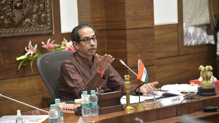 ‘सरकारी अधिकाऱ्यांचा सेवेत असताना मृत्यू झाल्यास कुटुंबातील सदस्यास नोकरी मिळणार’ Mumbai Tak