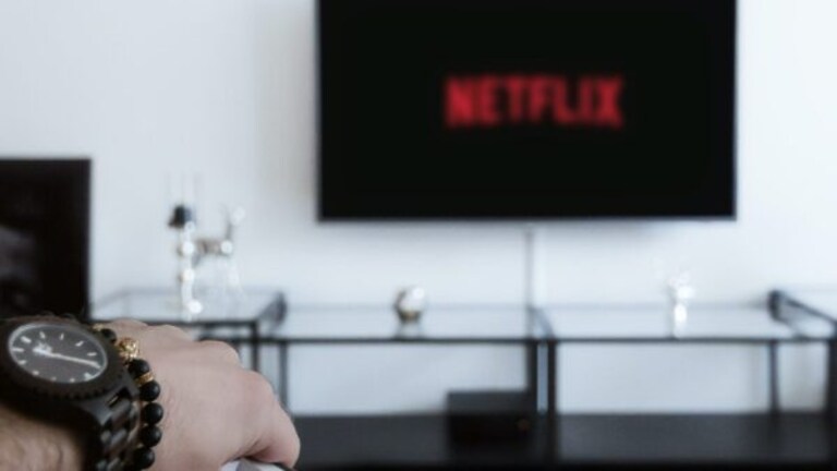 Netflix वरील ‘या’ वेबसीरिज प्रत्येक विद्यार्थ्याने पाहायलाच हव्यात, जाणून घ्या कोणत्या? Mumbai Tak