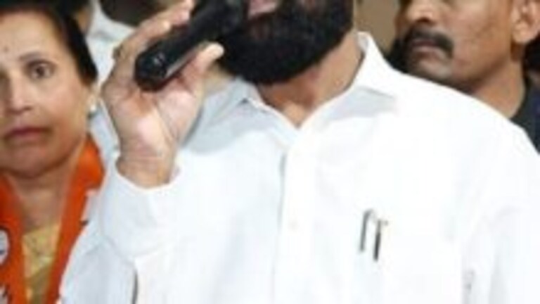 Pradeep Gawali: गँगस्टर अरुण गवळीच्या भावाचा शिंदेंच्या शिवसेनेत प्रवेश! Mumbai Tak