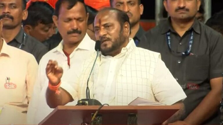 ‘बाळासाहेबांच्या विचारांशी गद्दारी केलीत’, रामदास कदमांची उद्धव ठाकरेंवर टीका Mumbai Tak