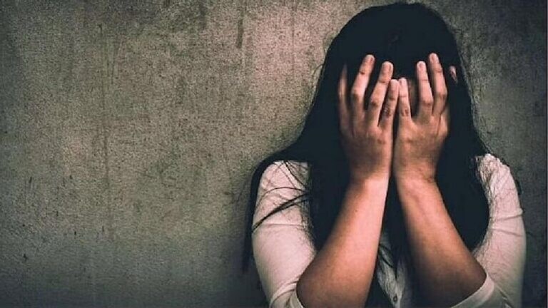 शेजाऱ्याच्या गर्भवती पत्नीवर बलात्कार, आरोपीची बायको शूट करत होती VIDEO Mumbai Tak