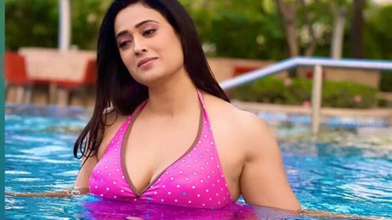 तरूणीचा भलताच स्वॅग! स्वत:शीच लग्न दुसऱ्या दिवशी तलाक Mumbai Tak