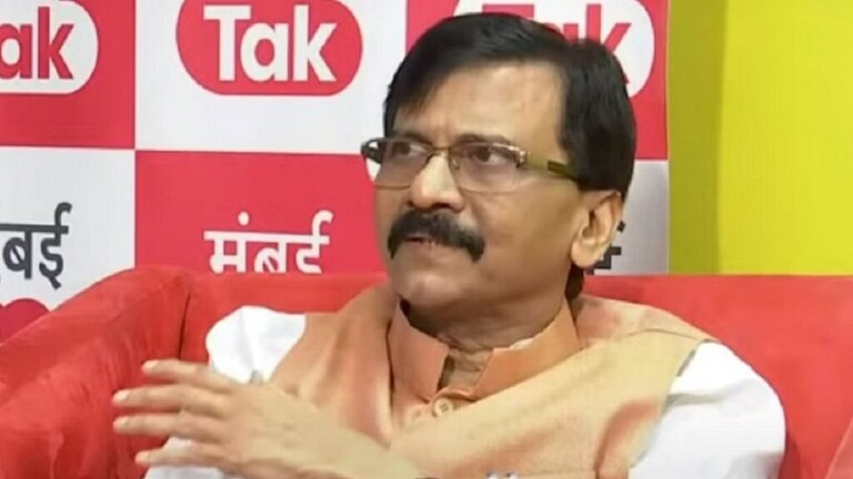 चुंबन प्रकरणावरून एसआयटी,अन् फोटोमुळे माझ्यावर गुन्हा: संजय राऊत Mumbai Tak