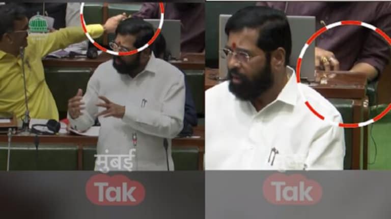शंभूराज देसाईंकडून घेतली पुडी… शिंदे बोलत असताना भरत गोगावलेंनी बघा काय केलं शंभूराज देसाईंच्या पुडीसोबत भरत गोगावलेंनी बघा काय केलं