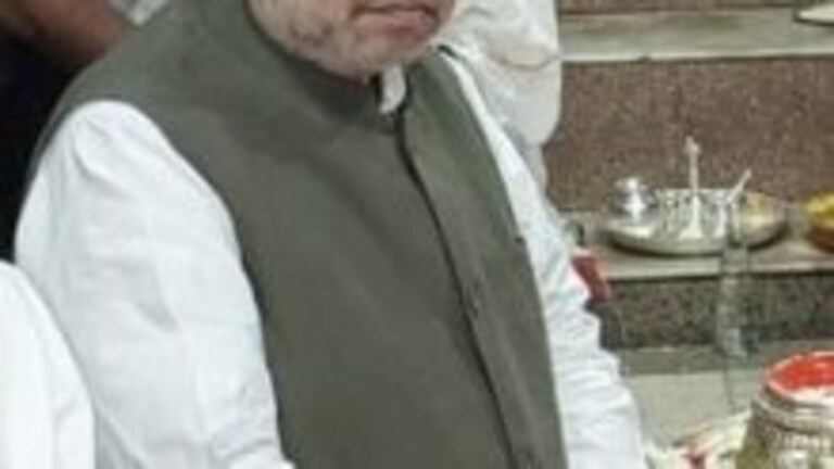 Amit Shah: सासरवाडीत येताच अमित शाहांनी सपत्नीक घेतलं अंबाबाईचं दर्शन! Mumbai Tak