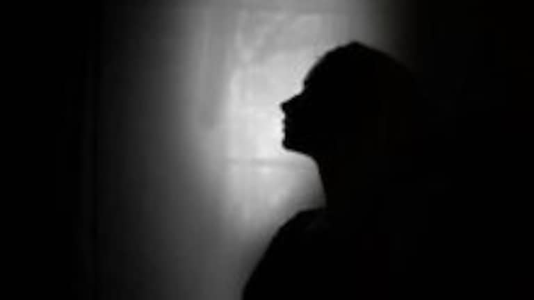 Wife swapping : प्रमोशनसाठी पत्नीला सांगायचा बॉससोबत सेक्स करायला Mumbai Tak