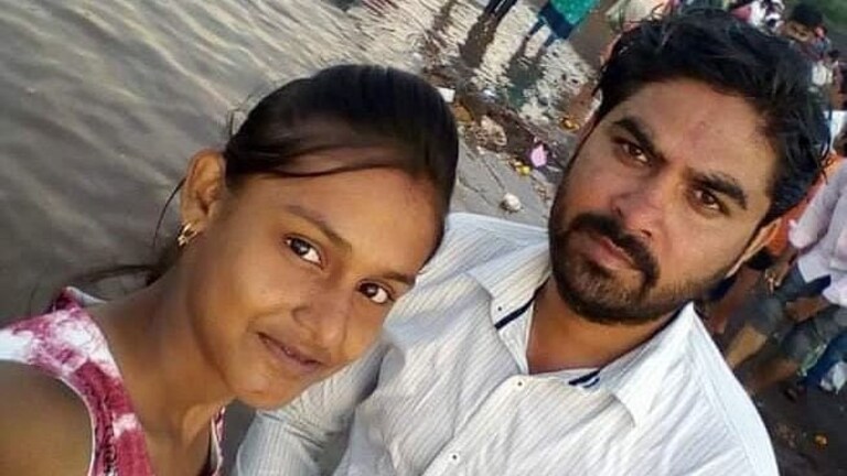 Crime : माहेरी आलेल्या प्रेयसीला घरी बोलावलं अन्… प्रियकराच्या कृतीने सातारा हादरलं Mumbai Tak