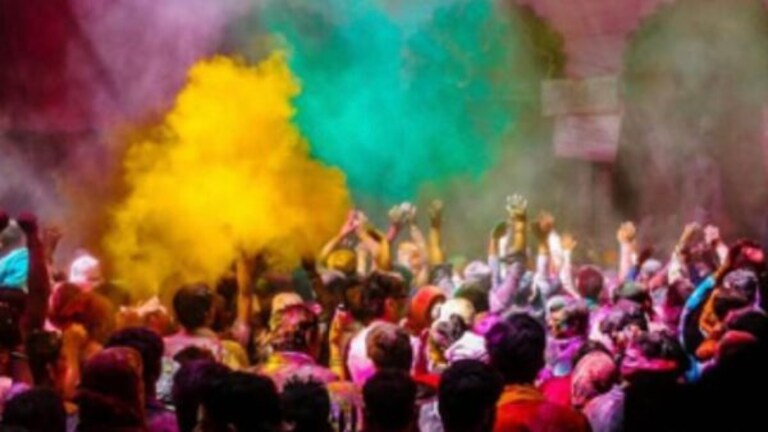 Holi 2023 : अशा द्या तुमच्या प्रिय व्यक्तींना होळीच्या शुभेच्छा Mumbai Tak