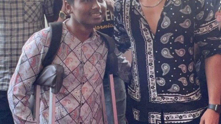 Akash Thosar: भर उन्हात थांबला… अखेर त्याला आर्चीचा परश्या भेटला Mumbai Tak