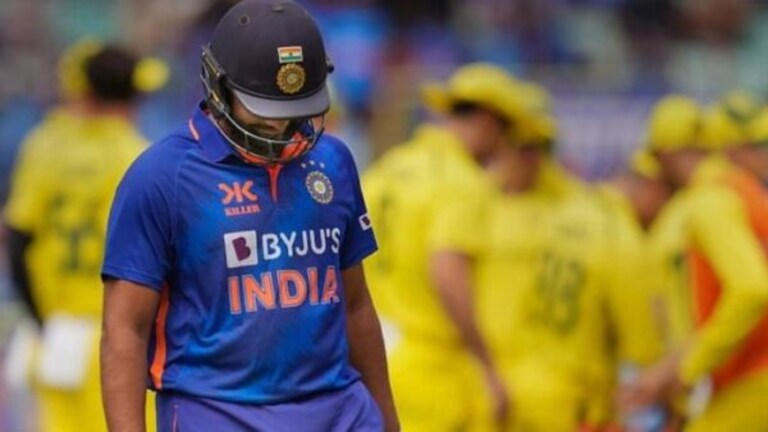 Ind vs Aus: भारताचा लाजिरवाणा पराभव, रोहित शर्मा फलंदाजांवर संतापला Mumbai Tak