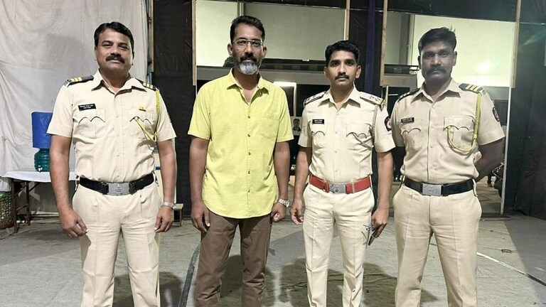 Nagraj Manjule : ‘घर बंदूक बिरयानी’मध्ये रील नाही तर, रिअल पोलीस झळकणार Mumbai Tak