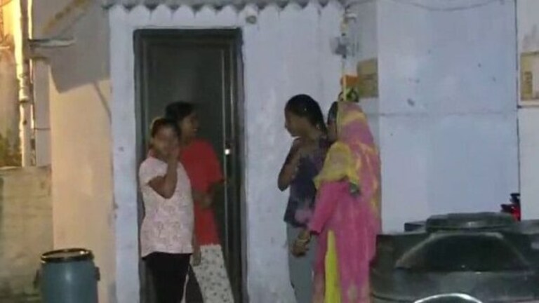 Delhi NCR Earthquake: इमारती थरथरल्या… दिल्लीकरांच्या काळजाचा चुकला ठोका Mumbai Tak