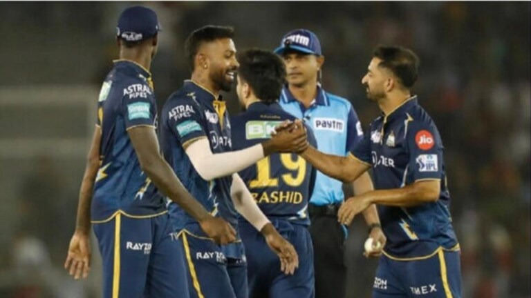 Code of Conduct: IPL च्या या नियमांमुळे खेळाडूंना बसतोय लाखोंचा फटका Mumbai Tak