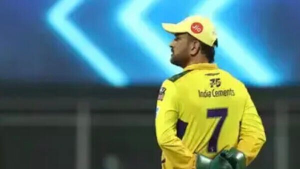 mahendra singh dhoni angree on csk bowler