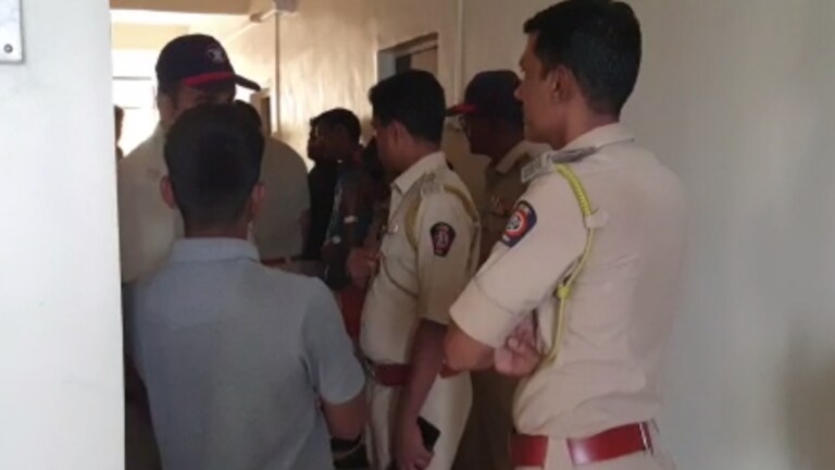 बारामतीत चाललंय तरी काय?, 12 लॉजमध्ये सापडले शाळा-कॉलेजातील मुलं-मुली what is going on in baramati school college boys and girls found in 12 lodges police raids