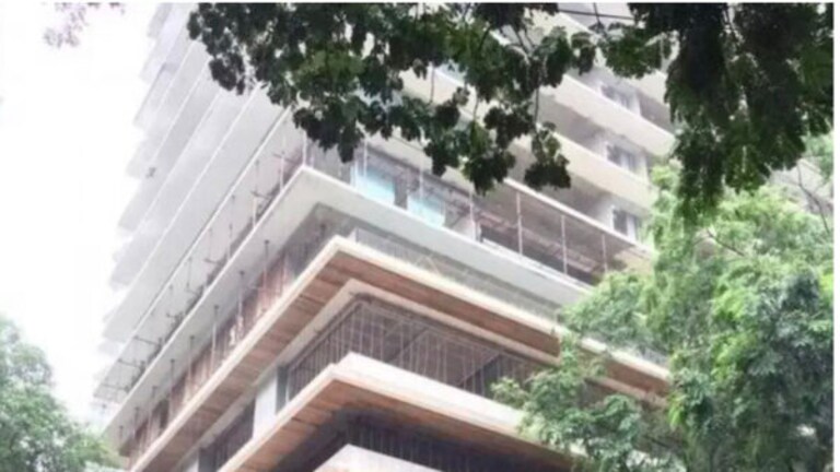 अंबानी-अदाणी नाही तर या उद्योगपतीने घेतला देशातील सर्वात महाग फ्लॅट Mumbai Tak