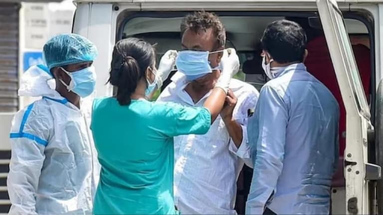 Corona: मुंबईकरांना Covid अलर्ट, मास्क सक्तीबाबत झाला मोठा निर्णय! all employees patients visitors in municipal hospitals have to wear masks compulsory
