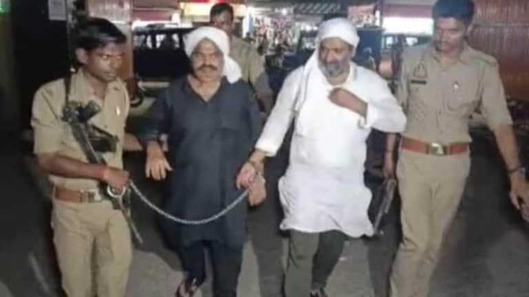 2 दशकाच्या गुंडगिरीचा एका मिनिटात भयानक अंत.. अतीक-अशरफच्या हत्येपर्यंतची संपूर्ण कहाणी Mumbai Tak