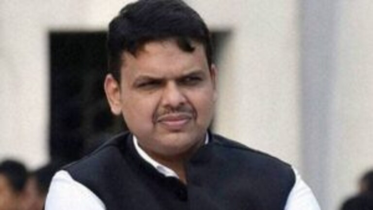 कोणत्या प्रकरणात देवेंद्र फडणवीसांना चढावी लागली कोर्टाची पायरी? lawyer satish uke petition against devendra fadnavis what happened in nagpur court