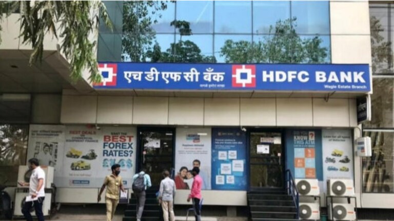 HDFC बँकेने ग्राहकांचा भार केला हलका, EMI होणार कमी After the Reserve Bank of India hiked the policy rate (repo rate) six times in a row, this time at the first MPC meeting of the new fiscal year, its pace was interrupted.