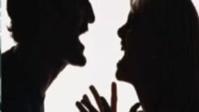 बायकोचा अंड्याची पोळी बनवण्यास नकार, वैतागलेल्या पतीने…. refuse to make egg fry angry husband attack wife