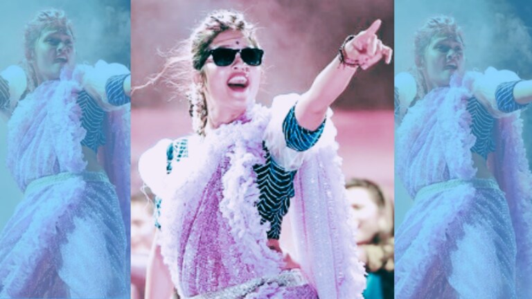 VIDEO: …अन् पुण्यात बावऱ्या बैलापुढे थिरकली गौतमी पाटील! Mumbai Tak