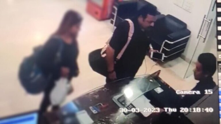 तरुणीसोबत लॉजमध्ये गेला व्यापारी, नंतर रुममध्ये मृतदेहच मिळाला… नेमकं काय घडलं? businessman went to lodge with 24 year old girl found his dead body