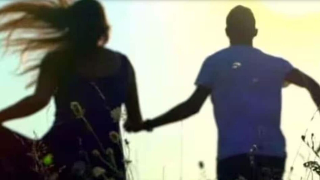 girlfriend absconded with boyfriend father uttar pradesh strange incident