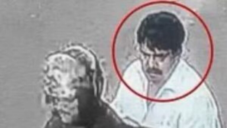 Guddu Muslim : डोक्यात गोळी लागण्यापूर्वी अतिकने नाव घेतलेला गुड्डू मुस्लिम कोण? who is guddu muslim whose name was being taken by atiqa brother before death