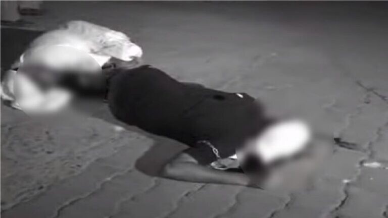 मोठी बातमी: पोलिसांच्या ताब्यात असणाऱ्या अतिक-अशरफची गोळ्या झाडून हत्या, घटना कॅमेऱ्यात कैद mafia atiq ahmed and his brother ashraf ahmed were shot dead while interacting with media in prayagraj