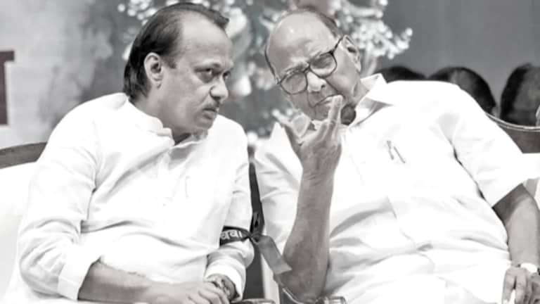 NCP फुटणार?: शरद पवारांनी अजित पवारांचा विषयच संपवला, म्हणाले… भाजपसोबत जाऊन शिंदे-फडणवीस सरकारमध्ये सहभागी होण्याची अजित पवारांची इच्छा असून, त्यांना पक्षातील 30 पेक्षा अधिक आमदारांचा पाठिंबा असल्याचंही सागितलं जात आहे. पण, यावर शरद पवार यांनी पुर्णपणे वेगळी भूमिका मांडली आहे.