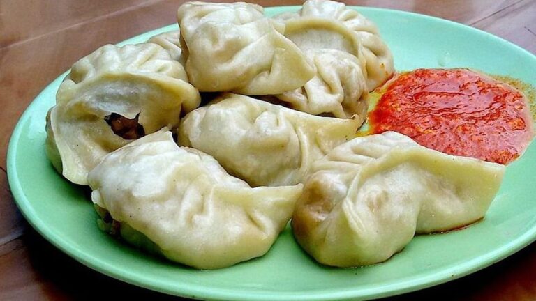while eating momos there was such an uproar know the whole matter