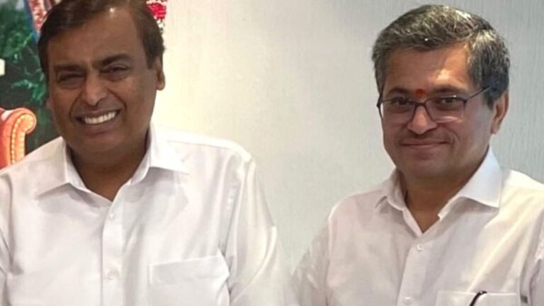 22 मजले, Sea View… मुकेश अंबानींनी कोणाला गिफ्ट केलं 1500 कोटींचं घरं? Mukesh Ambani has gifted his oldest employee Manoj Modi a house worth Rs 1,500 crore