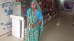 Agra 87 year old mother live in old age home