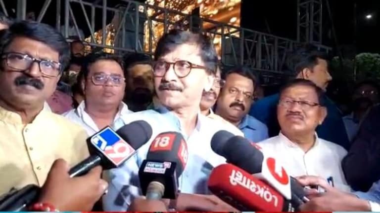 वज्रमूठ सभा एन्जॉय करण्यासाठी अमित शाह मुंबईत : संजय राऊंत amit shah in mumbai to enjoy vajramooth meeting sanjay raut criticize