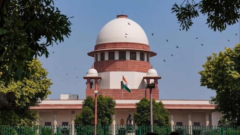 Supreme court: केंद्र सरकारला सुप्रीम झटका, ताशेरे ओढत ‘या’ चॅनेलवरचे आरोप ठरवले चुकीचे! supreme court quashes centres ban on mediaone rejects