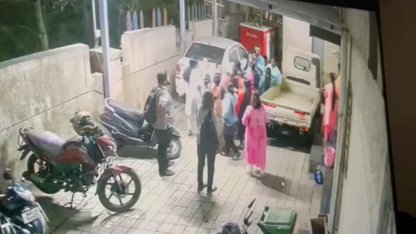 Shiv Sena's Thackeray faction woman worker attacked by shinde faction women worker in thane