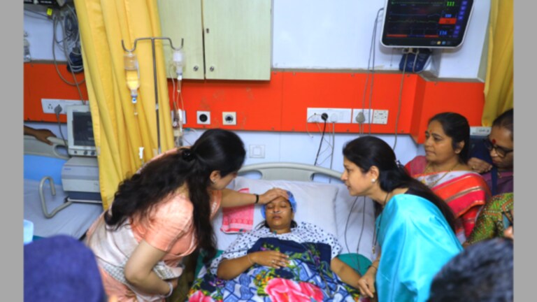 रोशनी शिंदे मारहाण प्रकरणात महिला आयोगाची एन्ट्री! आयुक्तांनी सादर केला अहवाल maharashtra state women's commission notice to thane police commissioner in roshni shinde case