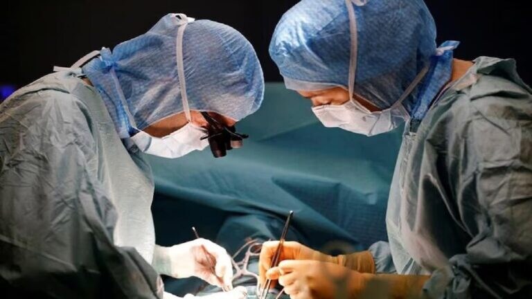 डॉक्टरांनी जीभ कापली तरीही महिला… नेमकं काय घडलं? in britain Doctors cut off the tongue yet the woman started speaking miracle happen