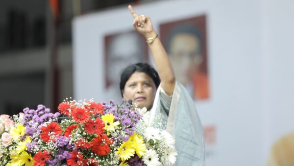 shinde group claims that sushma andhares meeting in beed was not crowded thackeray group hits back