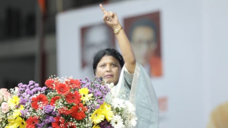 Shiv Sena: राणे-सामंतांनी सुषमा अंधारेंना डिवचलं, पण ठाकरे गटाने… shinde group claims that sushma andhares meeting in beed was not crowded thackeray group hits back