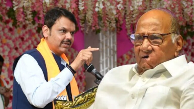 शरद पवारांच्या राजीनाम्याची देवेंद्र फडणवीसांनी उडवली खिल्ली, म्हणाले… devendra fadnavis criticize ncp sharad pawara