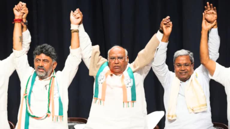 Karnataka : ‘हे’ 5 फॅक्टर अन् सिद्धरामय्या डीके शिवकुमार यांना ठरले वरचढ Siddaramaiah will take oath as Chief Minister on May 20. The high command handed over the CM's chair to him, lets know how Siddaramaiah overpowered DK Shivakumar.