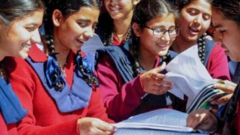 Maharashtra HSC Result 2023 : बारावीच्या निकालाची तारीख ठरली, ‘या’ दिवशी लागणार निकाल Maharashtra hsc result will be declared tomorrow result can be seen on this website