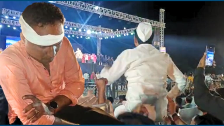 Gautami Patil Video : गौतमीच्या चाहत्यांचा धुडगूस, पत्रकारांना मारहाण Two journalists beaten up by Dancer Gautami Patil's Fans in Nashik.