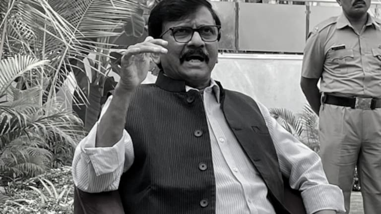 Mahrashtra political crisis : याचा अर्थ सरकार बेकायदेशीरपणे घालवलं -संजय राऊत supreme court judgement on maharashtra political crisis : Sanjay Raut First Reaction